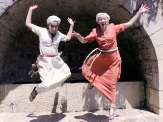 Voyages dans le temps - Robes médiévales - saut